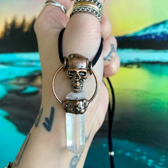 Skull crystal necklace . Clear crystal quartz electroplated copper skull leather - Picture 9 of 16
